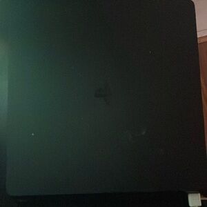 PS4 (come with controller headset )